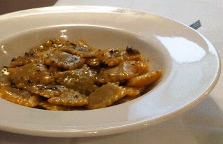 Ravioli-“sbronzi”-in-salsa-al-Chianti-C